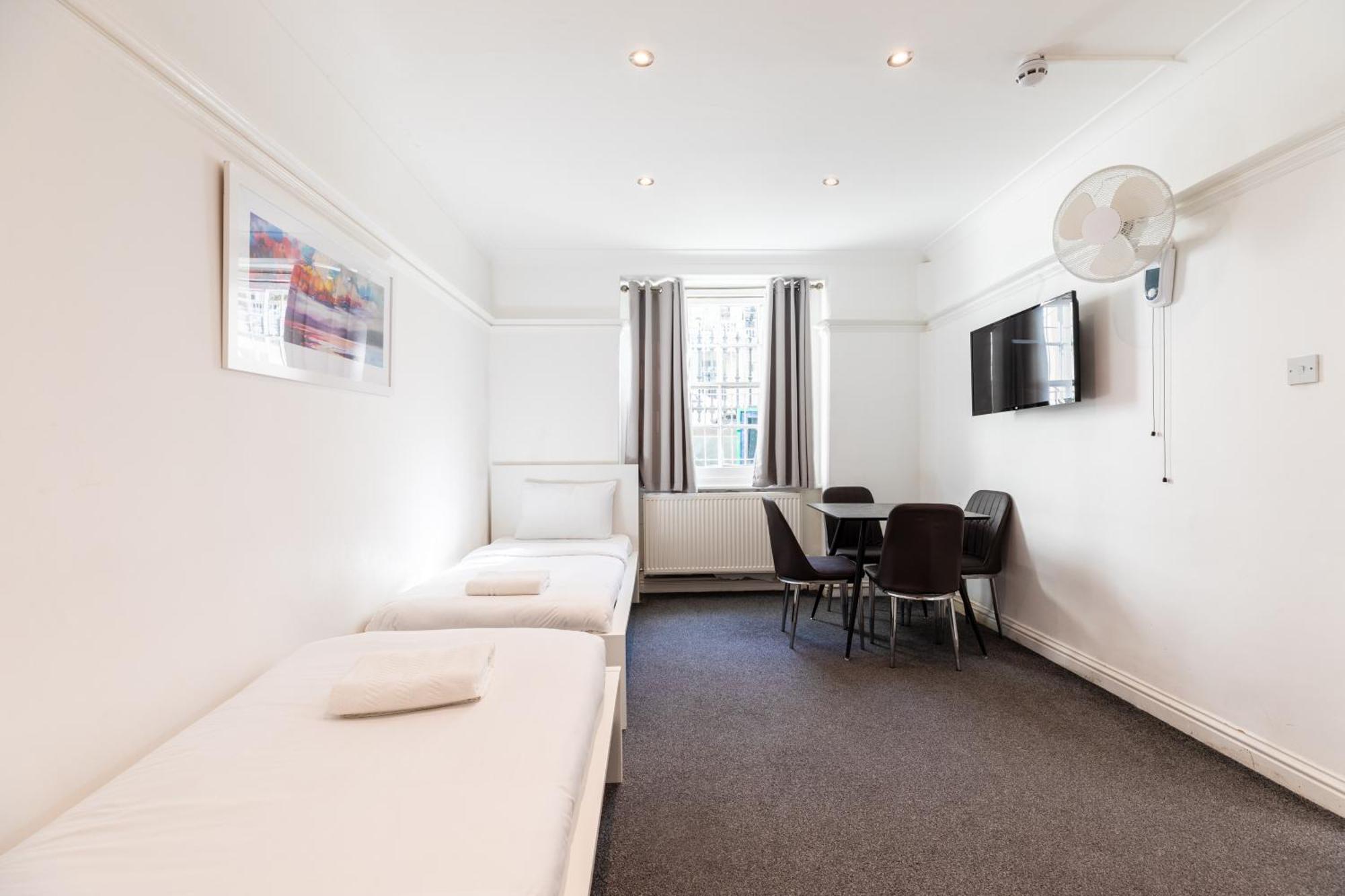 The Chapter - Hyde Park Hotel 2*